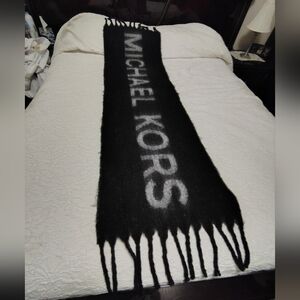 NWOT Michael Kors Black and White Scarf